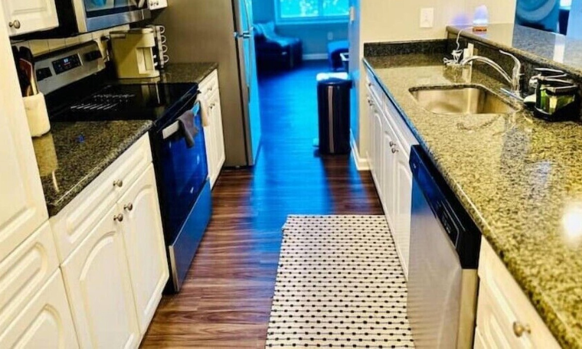 Cherry Hill Apartment | Comfortable light filled staynn