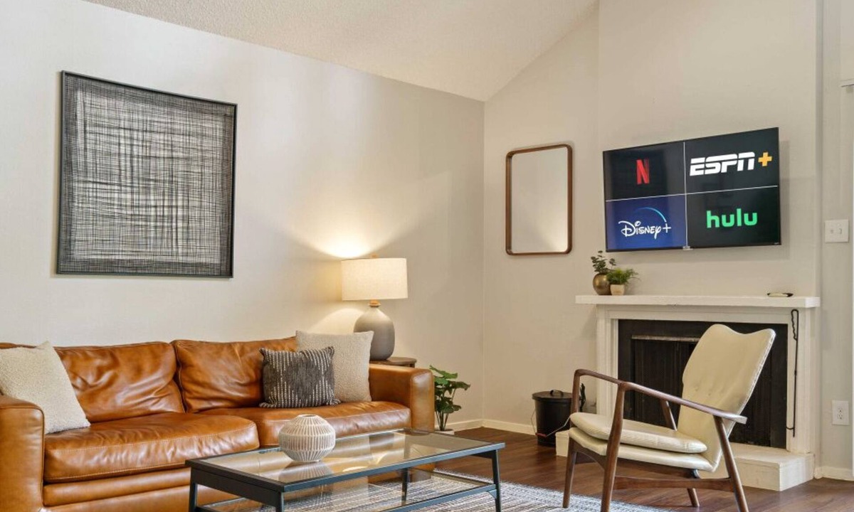 Highland Hills Apartment | Comfortable Living in ATX | Private Deck + Office