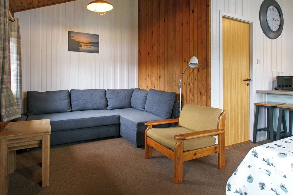 Lochearnhead Ski Chalet | Comfortable lodge with one double and one twin.