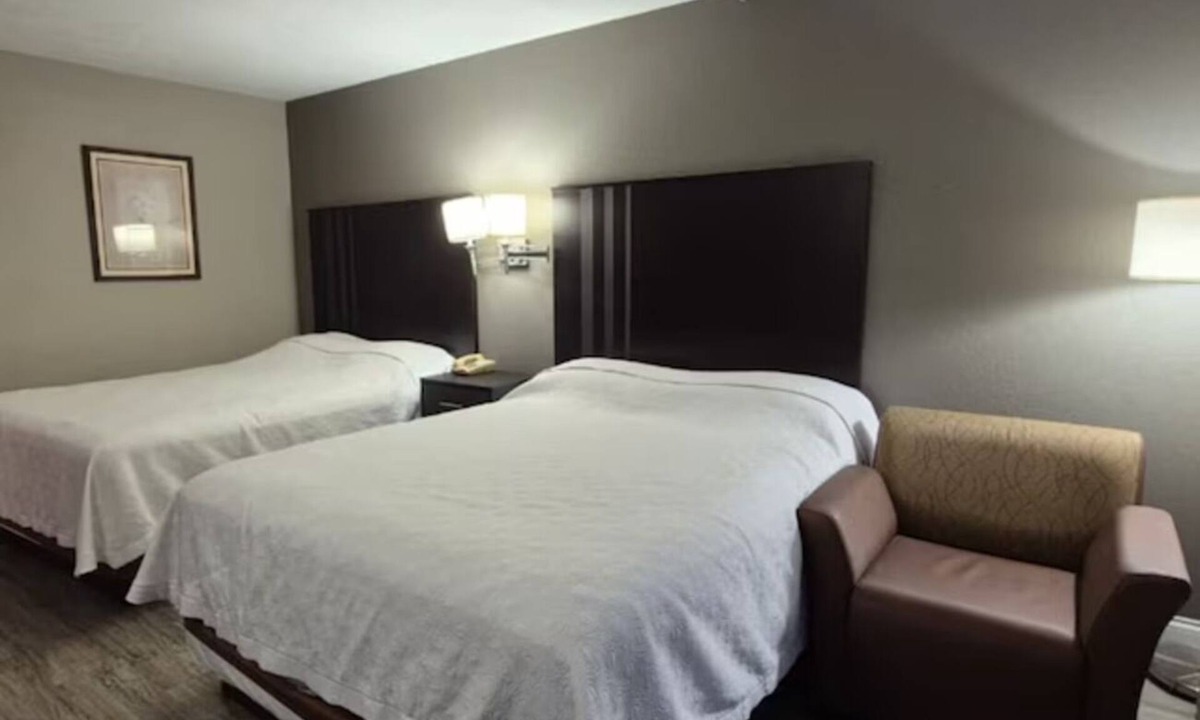 Merrillville Hotel | Comfortable Merrillville Room near US-30 | Convenient Location + Free Parking