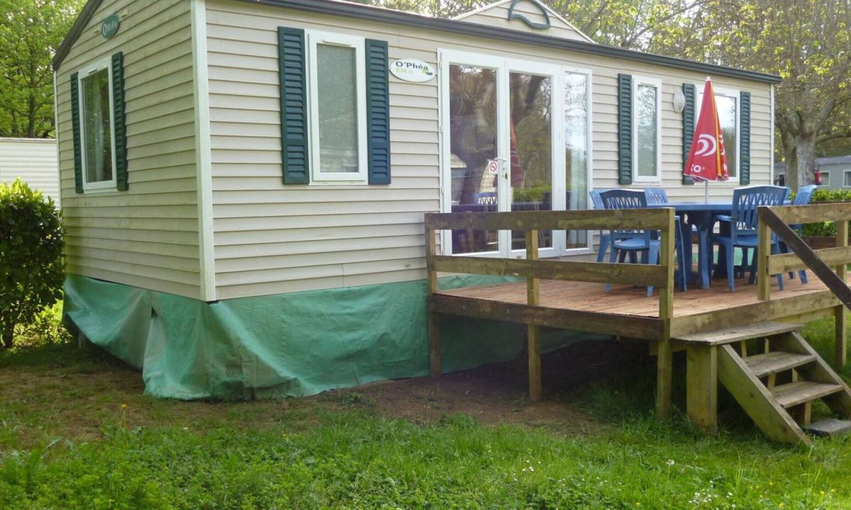 Moncrabeau House | Comfortable Mobile Home with Terrace in Moncrabeau