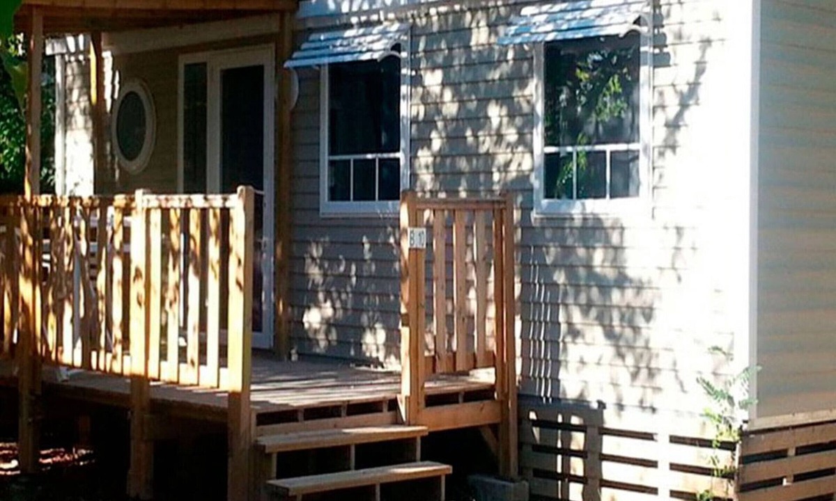 Collias House | Comfortable Mobile Home with Terrace in Collias