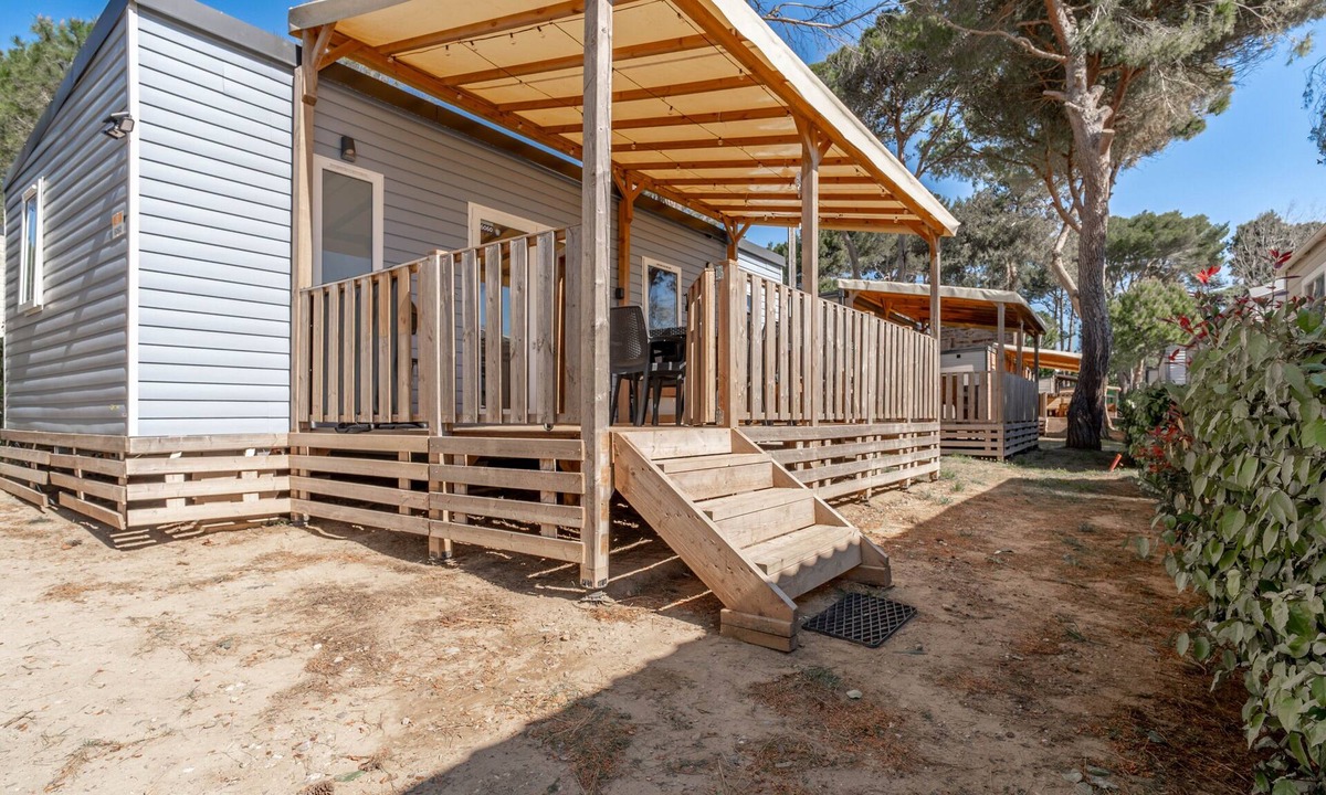 Vendres House | Comfortable Mobile Home at Domaine La Yole 5-Star Campsite