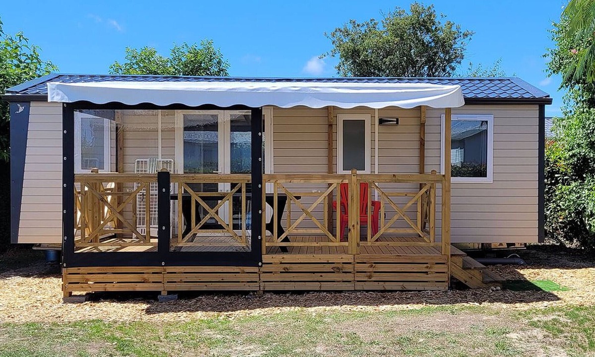 Brem Sur Mer House | Comfortable mobile home with terrace in Brem