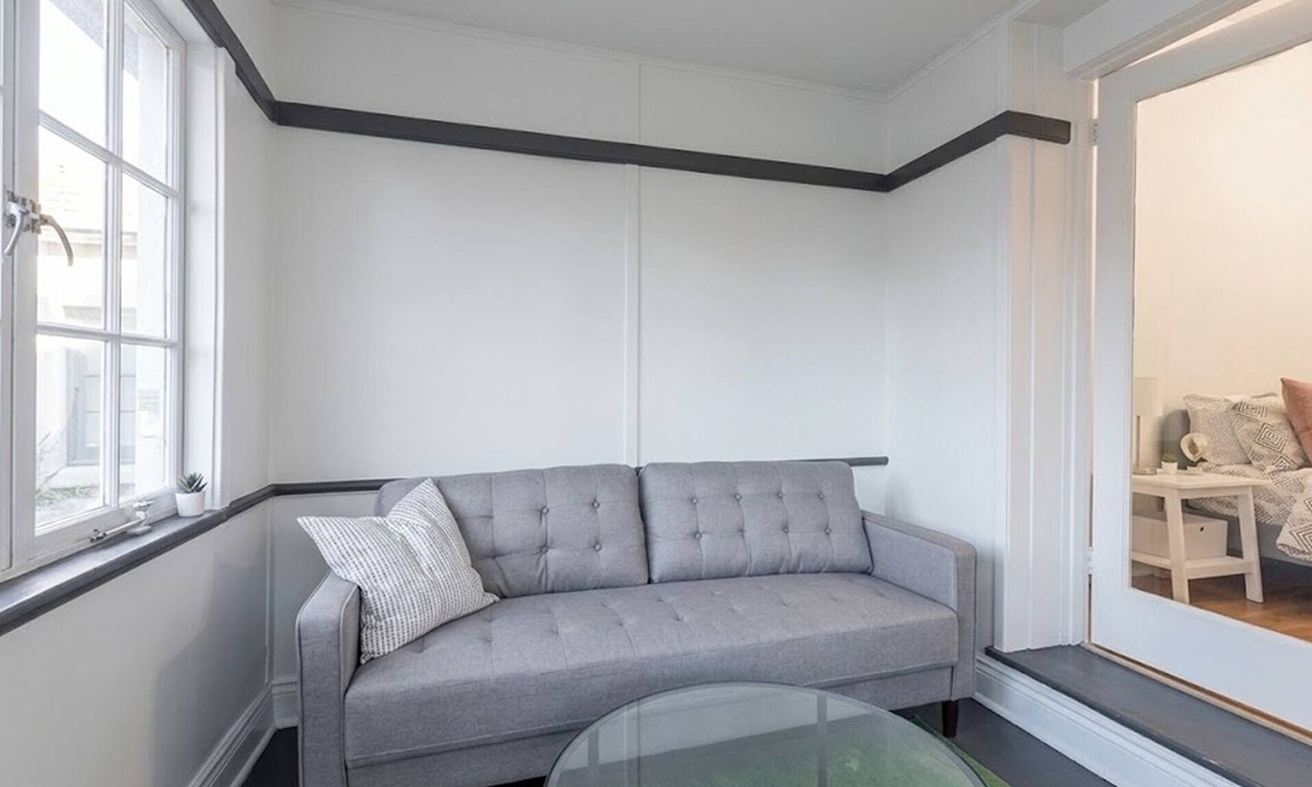 Downtown London Apartment | Comfortable Modern 2BR Apartment|Parking Available