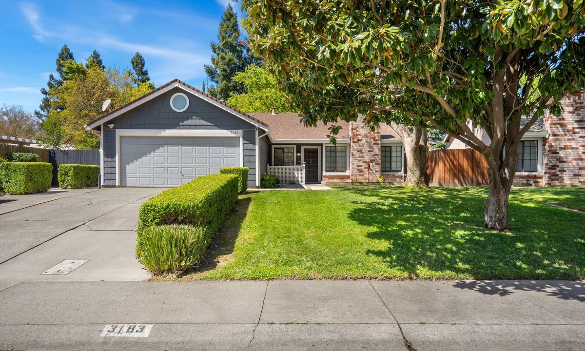 South Natomas House | Comfortable Modern 4 Bedroom/2 Bath Entire Home