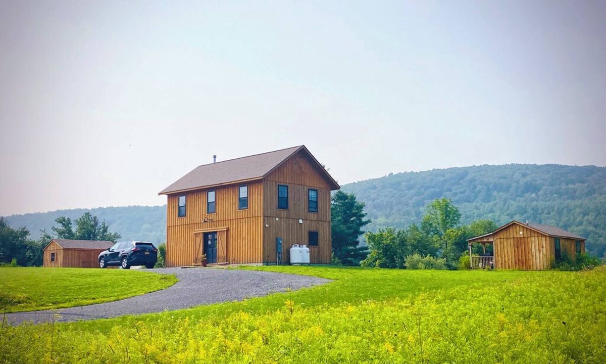 Gallupville House | Comfortable Modern Barn House in Peaceful Setting