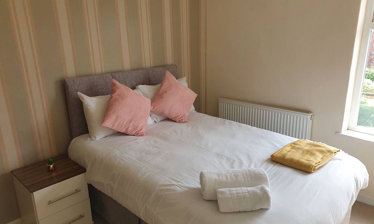 Alsagers Bank House | Comfortable Nice House in Stoke