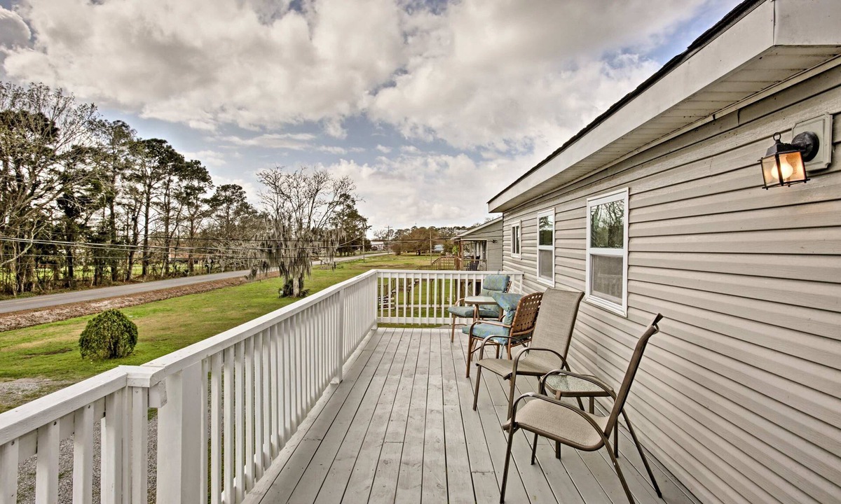 Theriot Apartment | Comfortable One Bedroom Apartment On 70 Acres south of Houma near Falgout Canal