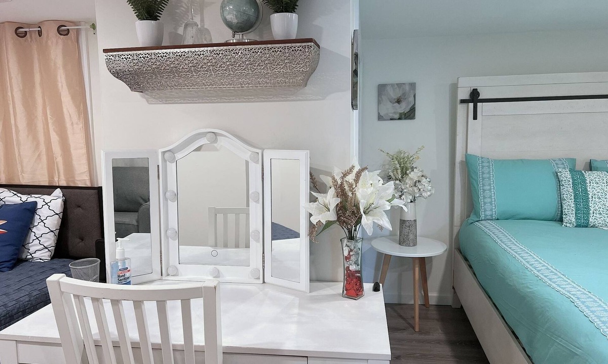 Park Hill House | Comfortable one bedroom apartment