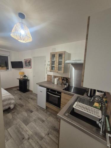Peronne Apartment | Comfortable one-story studio apartment