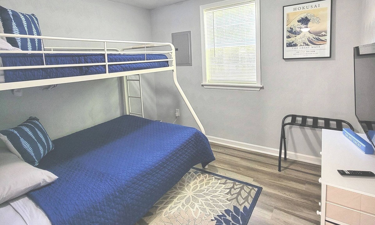 Portsmouth Cottage | Comfortable & Private 2 Bedrm Cottage w/King bed.