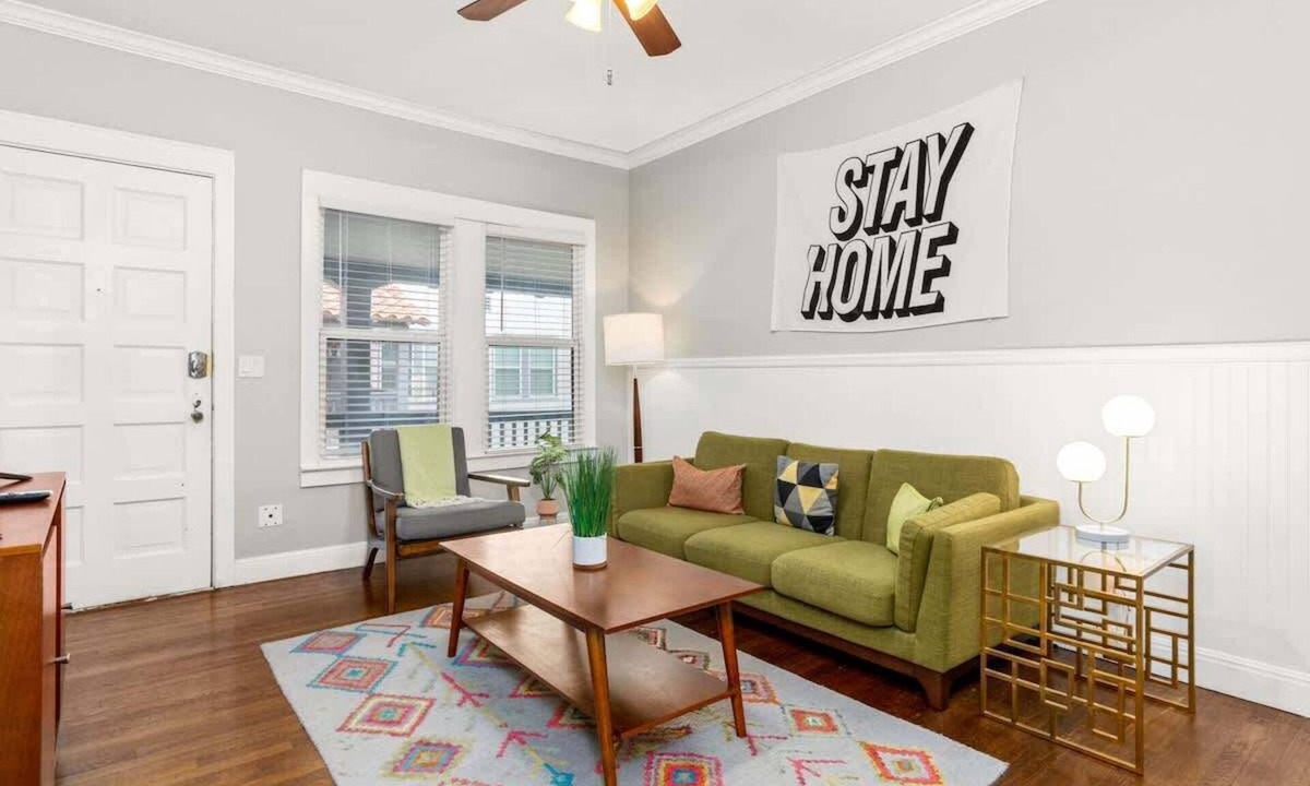 Midtown Apartment | Comfortable Queen bed Near it All