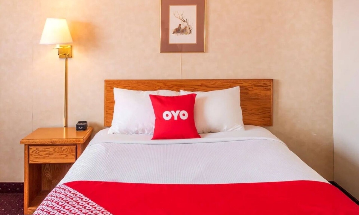 Shelby Hotel | Comfortable Queen Stay! Free On-site Parking, Close to Local Dining!