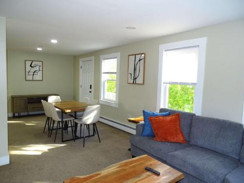 Framingham Apartment | Comfortable Renovated 3 Bed Apartment