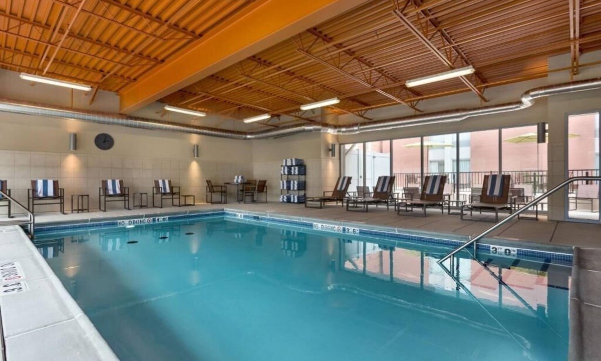 North Clayton Hotel | Comfortable Room a Short Drive from Missouri Botanical Gardens and Forest Park