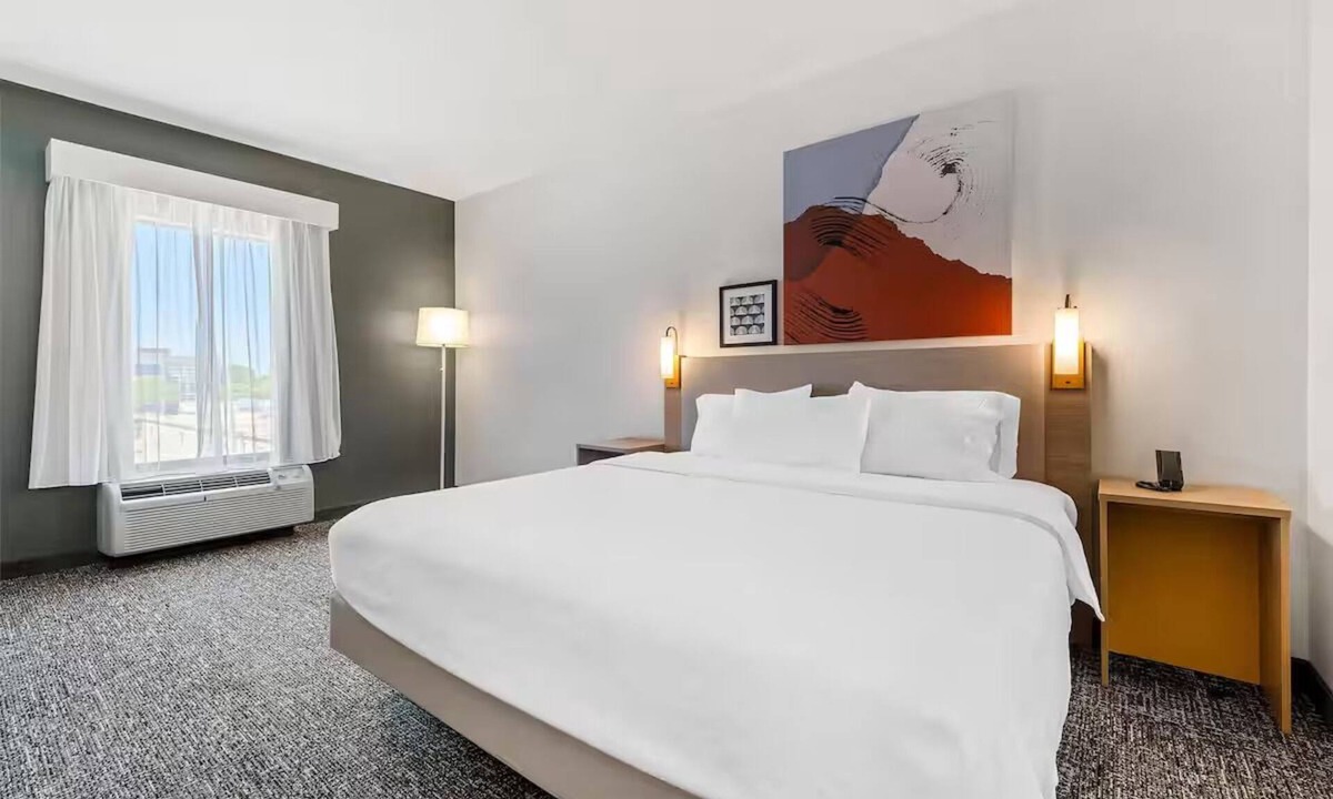 Amarillo Hotel | Comfortable Room w/Convenient Parking – Close to Westgate Mall + Top Restaurant