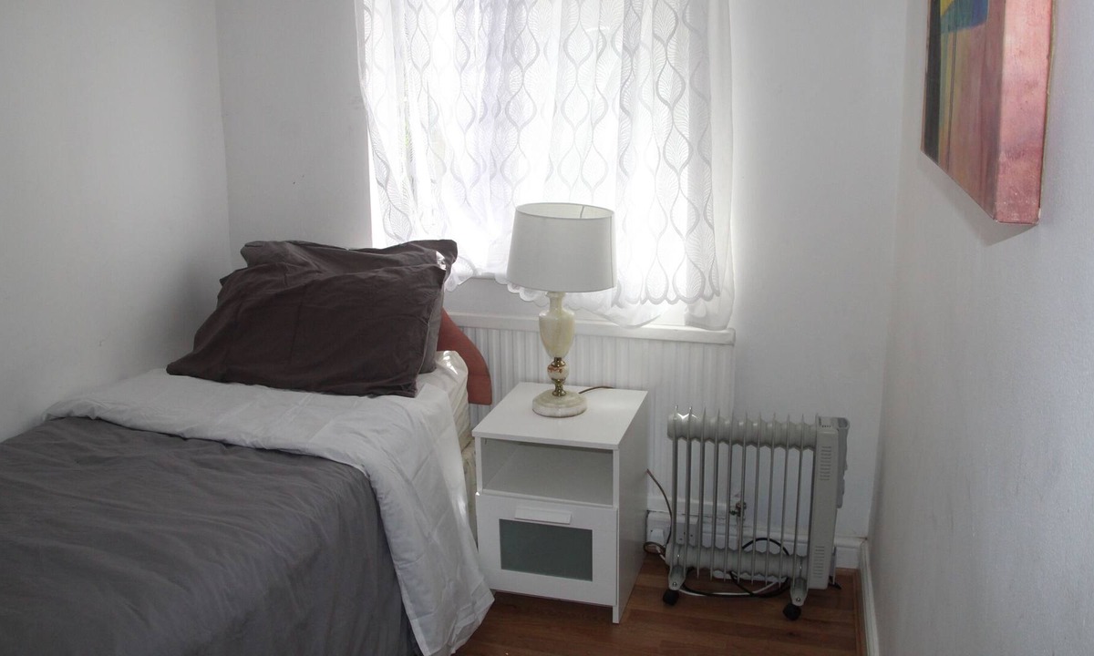 Gipsy Hill Apartment | Comfortable Single Bedroom Shared - Garden View