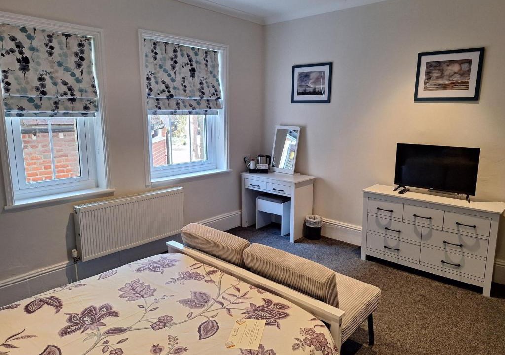 Cranleigh House | Comfortable Spacious Double Ensuite Room