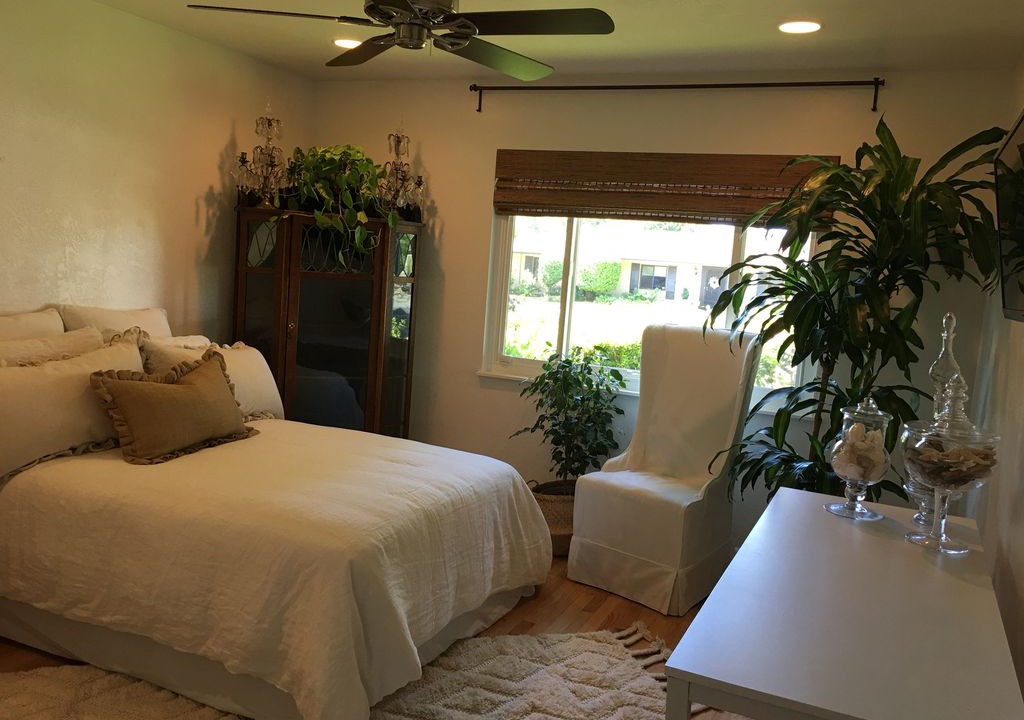 Lodi House | Comfortable, spacious room in Downtown Lodi