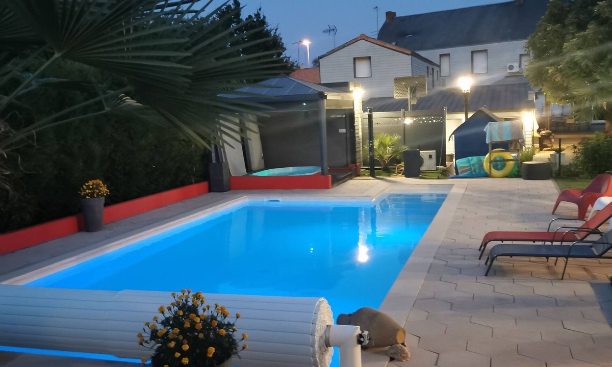 La Roche-sur-Yon Cottage | COMFORTABLE STUDIO (jacuzzi/sauna/swimming pool PRIVATE