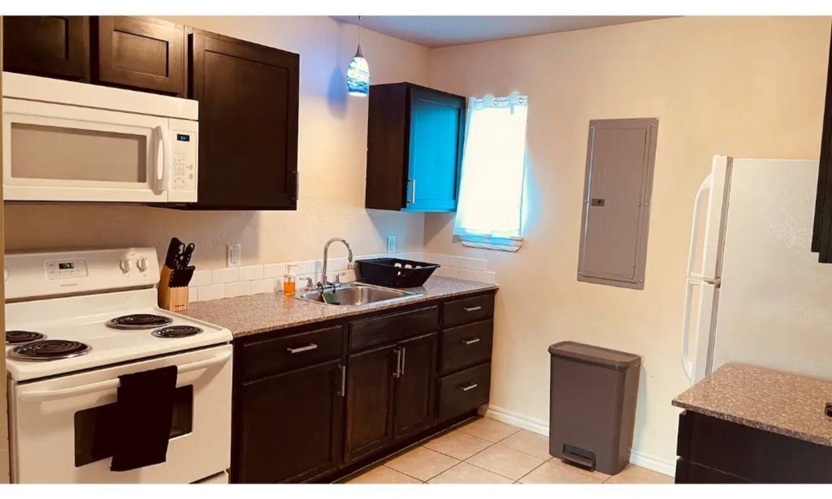 Lawton House | Comfortable Stay! Close to Ft. Sill/Hospital!