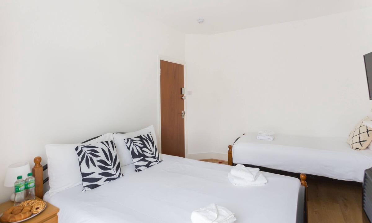 Haringey House | Comfortable Stay for Three