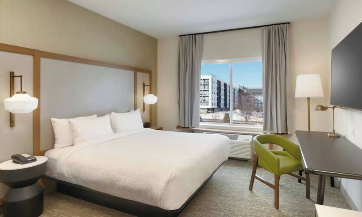 Union Square Hotel | Comfortable Stay w/Free Breakfast & Parking | Close to Red Rocks & Attractions