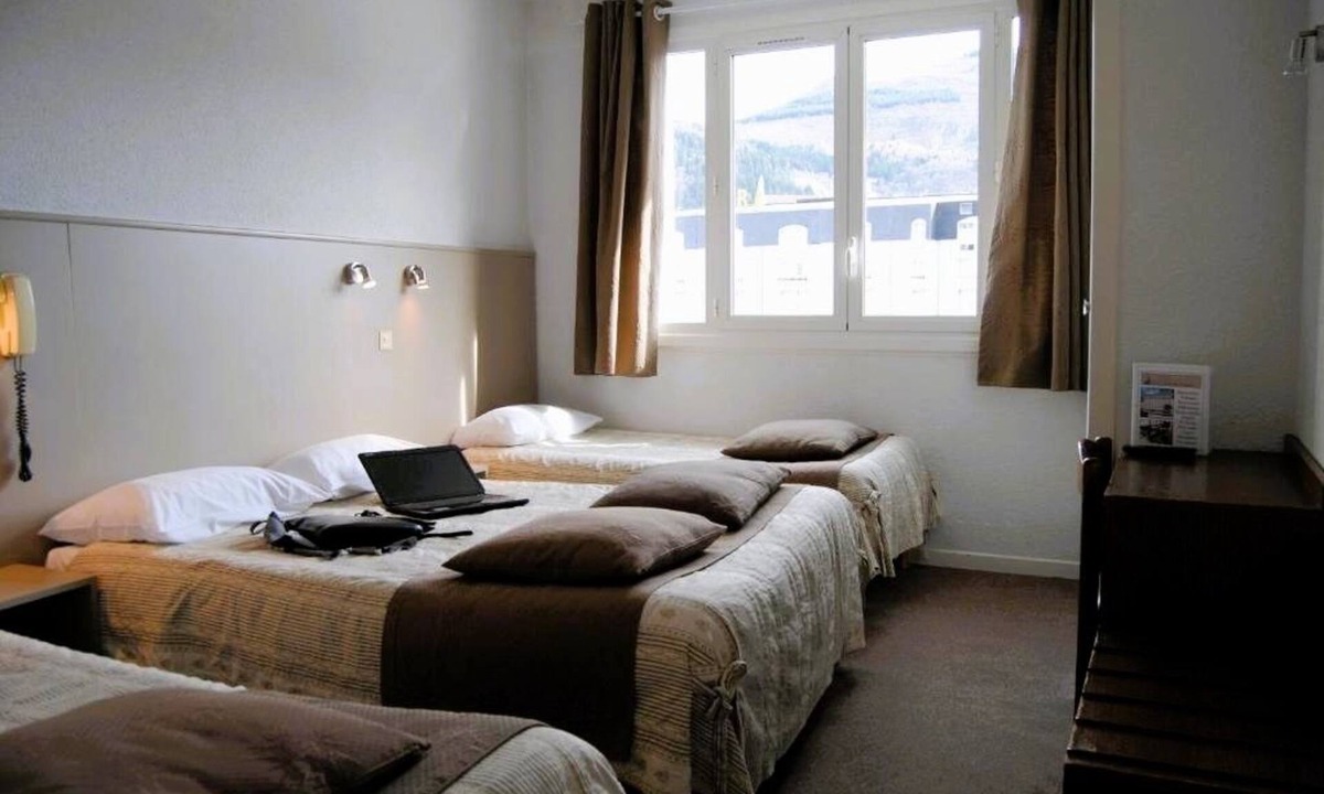 Lourdes Hotel | Comfortable Stay w/Pet-Friendly Rooms & Convenient Parking