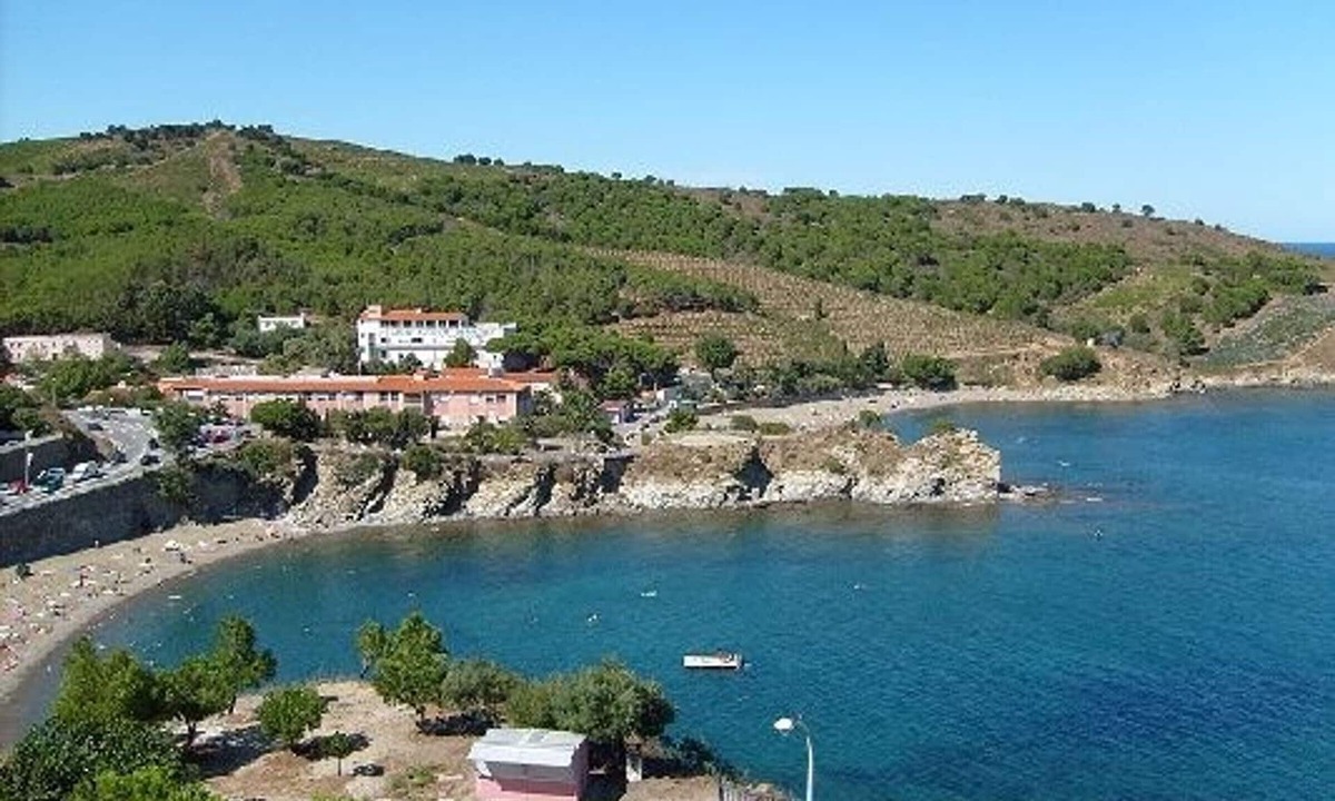 Banyuls-sur-Mer Apartment | Comfortable studio with sea view, loggia, pets allowed and private parking