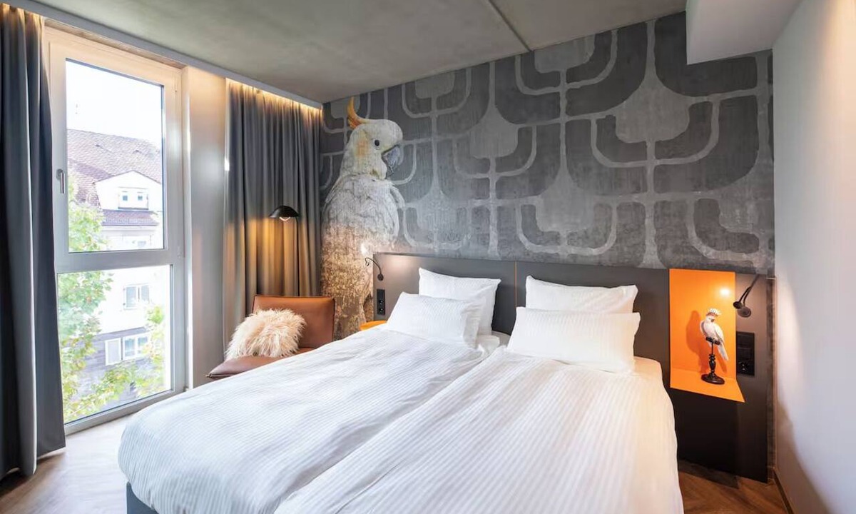 Waiblingen Hotel | Comfortable Superior Double Stay with Workspace | Pets are Allowed