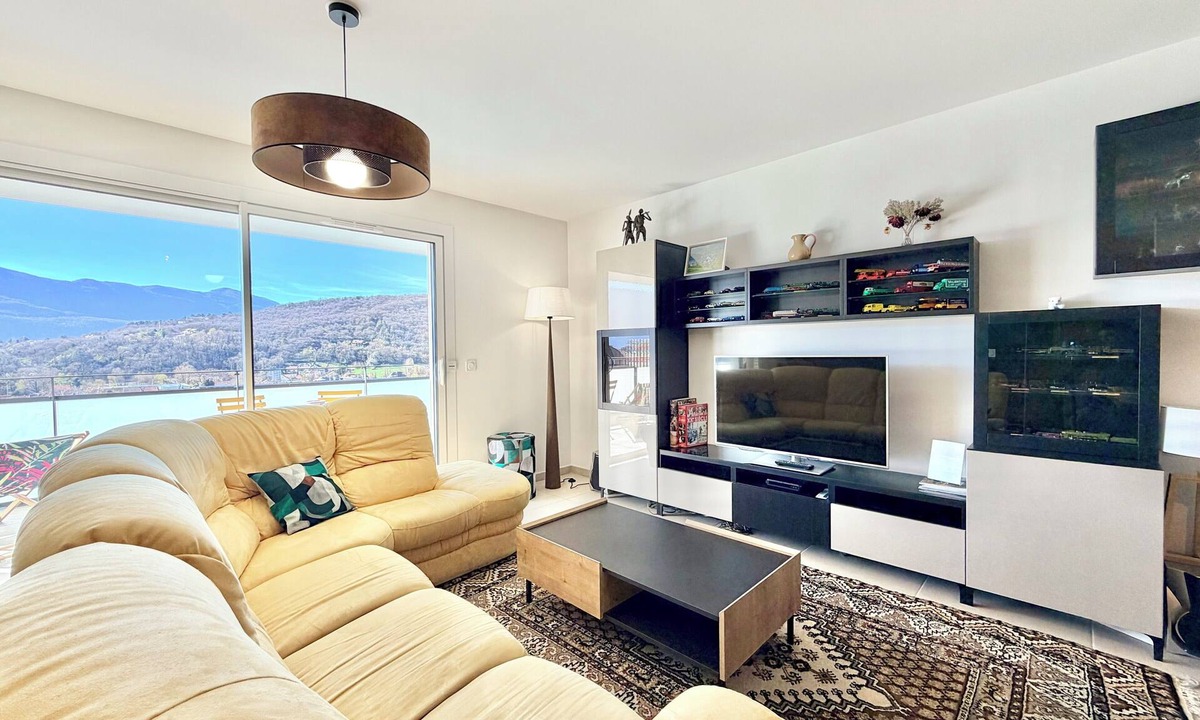 Aix-les-Bains Apartment | Comfortable T3 with terrace and garage!