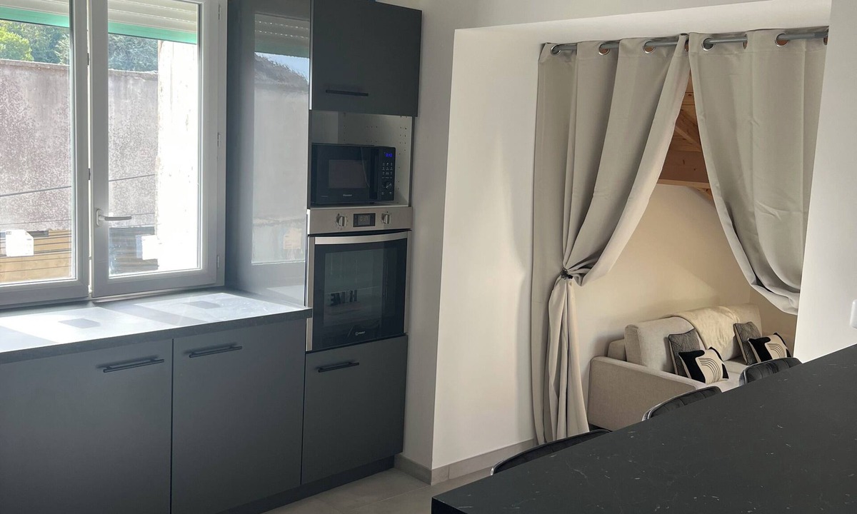 Tullins House | Comfortable town house