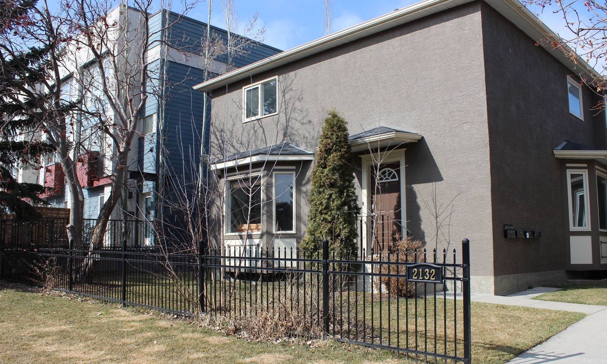 Marda Loop House | Comfortable Townhome in Calgary's Trendy Marda Loop