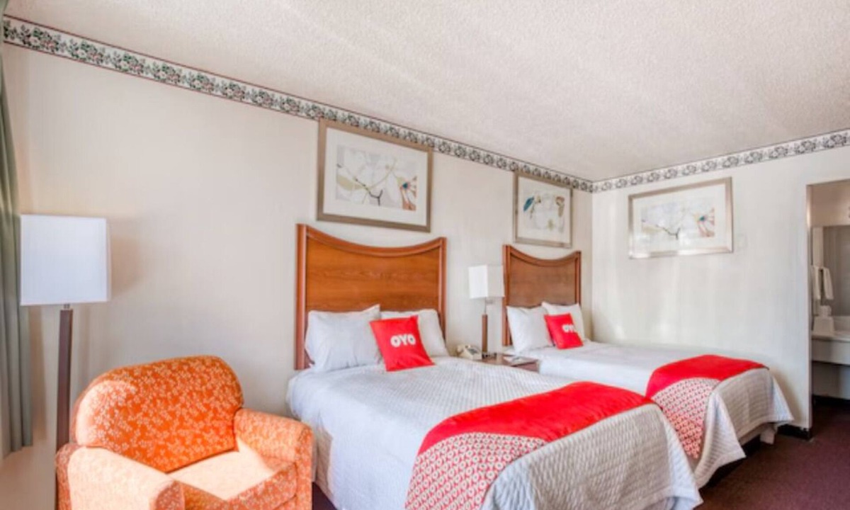 Templeton Hotel | Comfortable Twin Bed Room Perfect for Road Trips & Family Stays