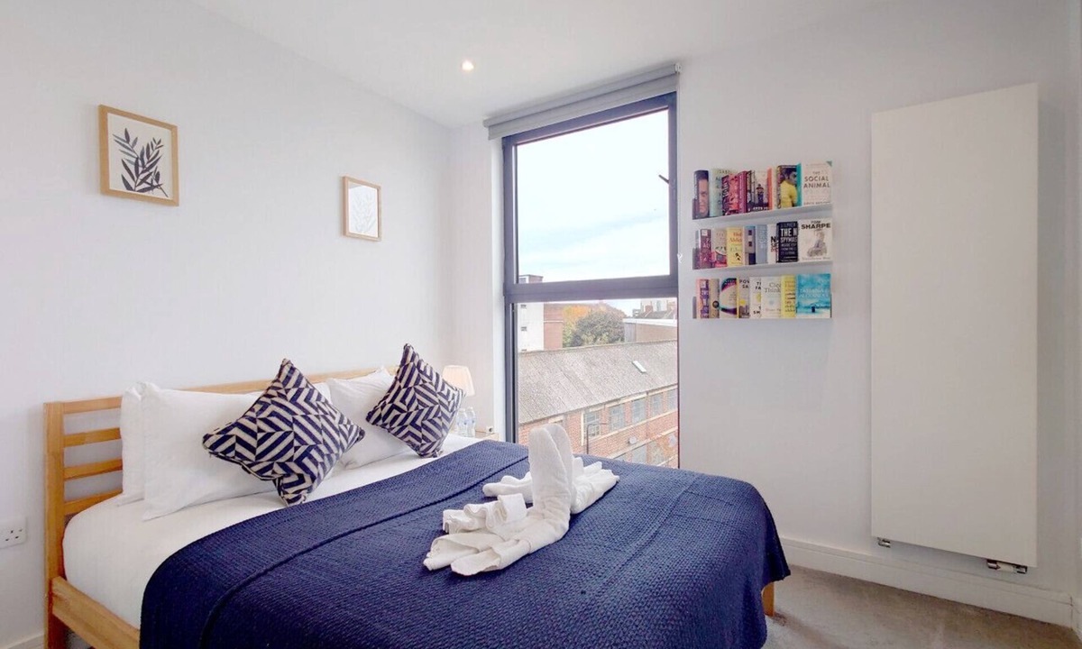Victoria Apartment | Comfortable Two-Bed Apartment in Hackney