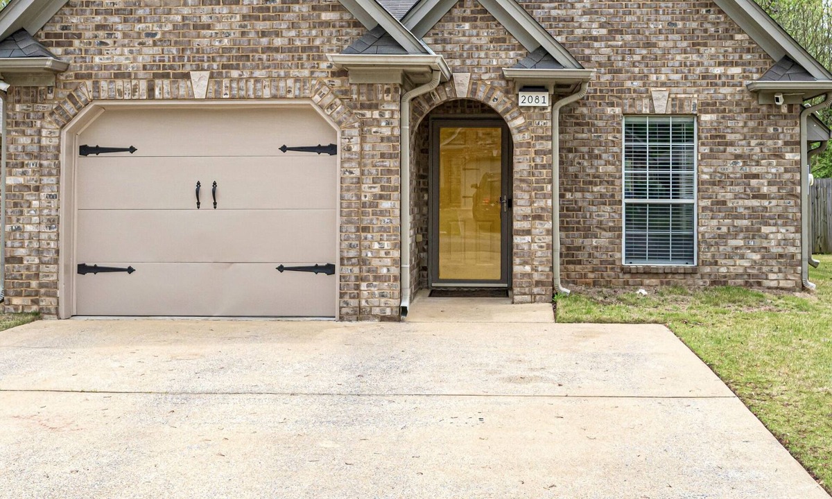 New Castle House | Comfortable two-bedroom conveniently located near attractions.