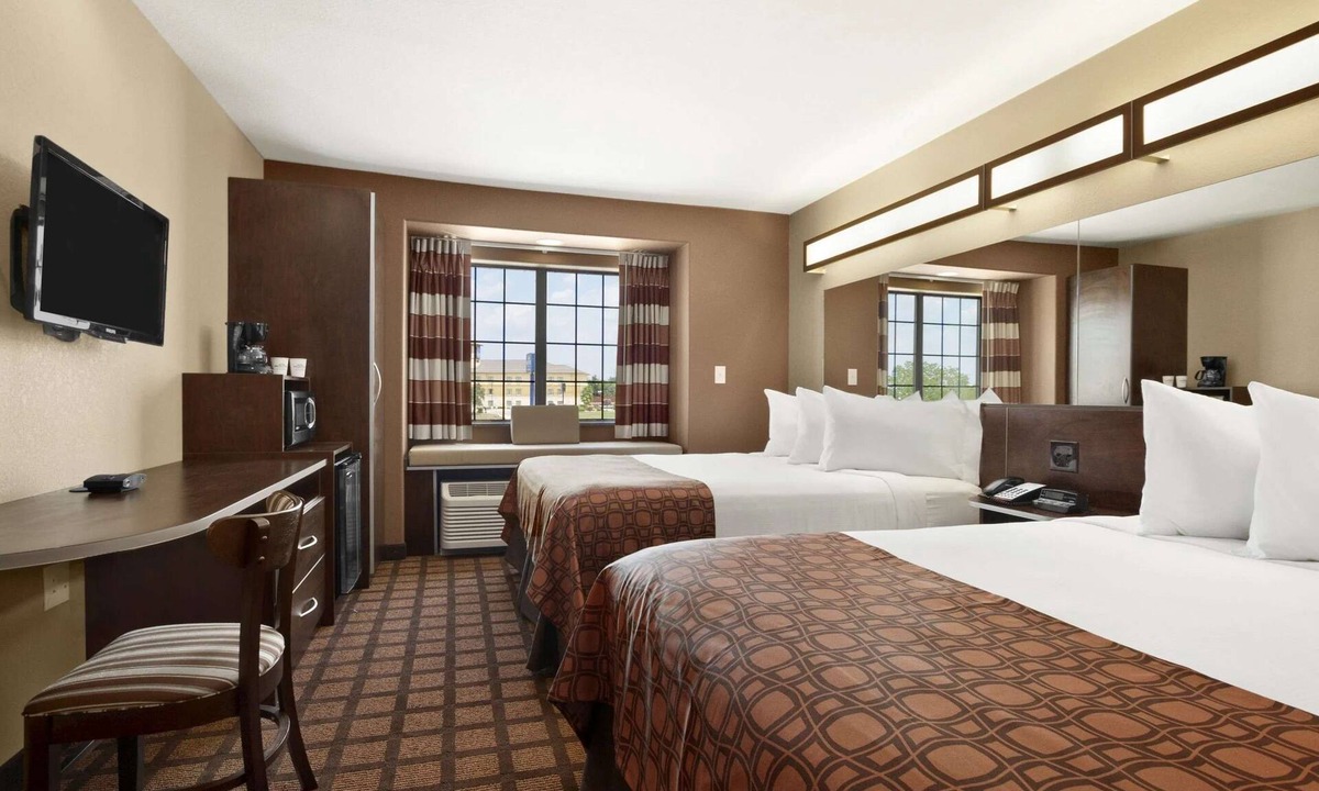 Gonzales House | Comfortable Two Beds | Free Breakfast | Affordable Stay