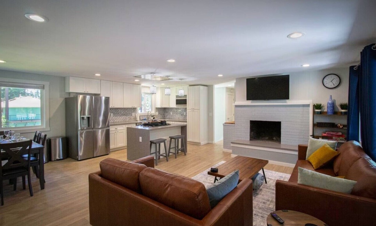 Mountlake Terrace House | Comfortable and Convenient!