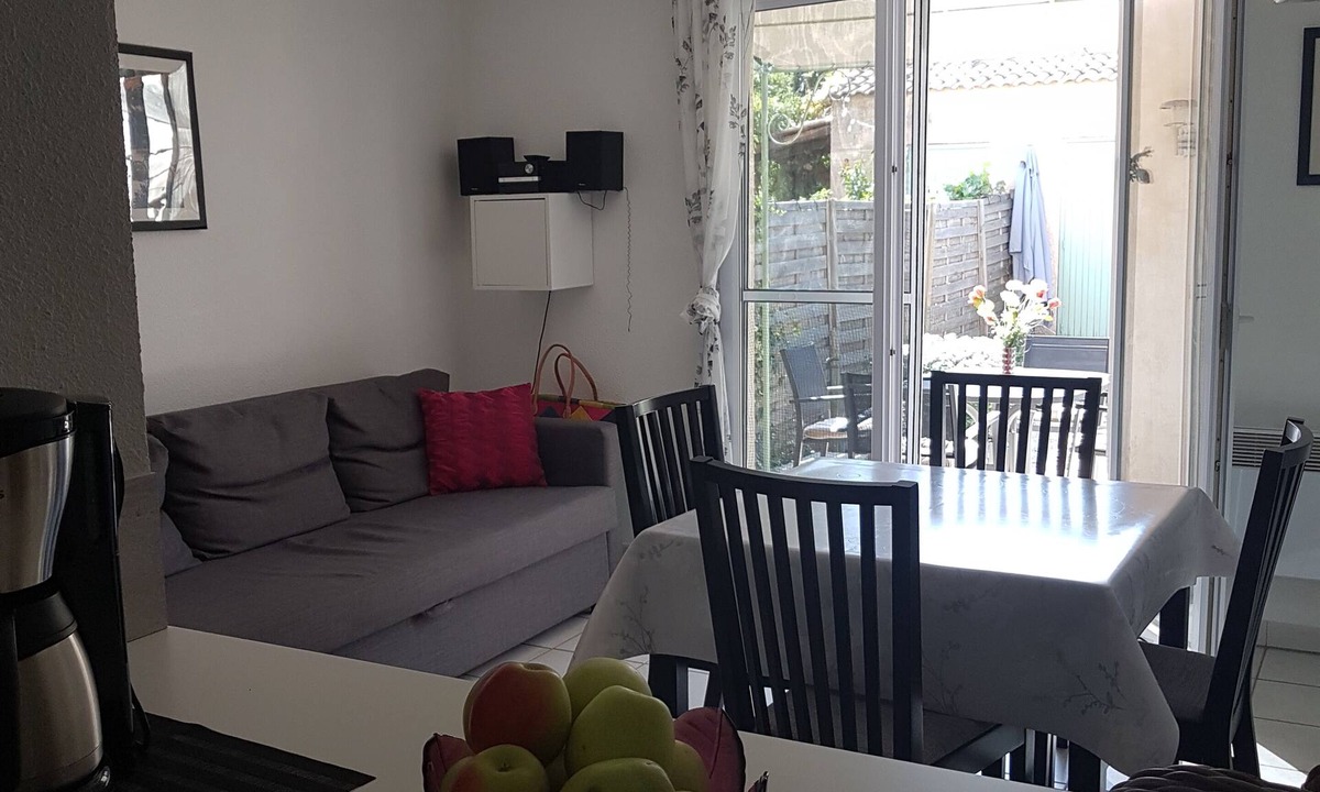 Eyguieres House | Comfortable vacation home in a new complex (built in 2000) with a pool