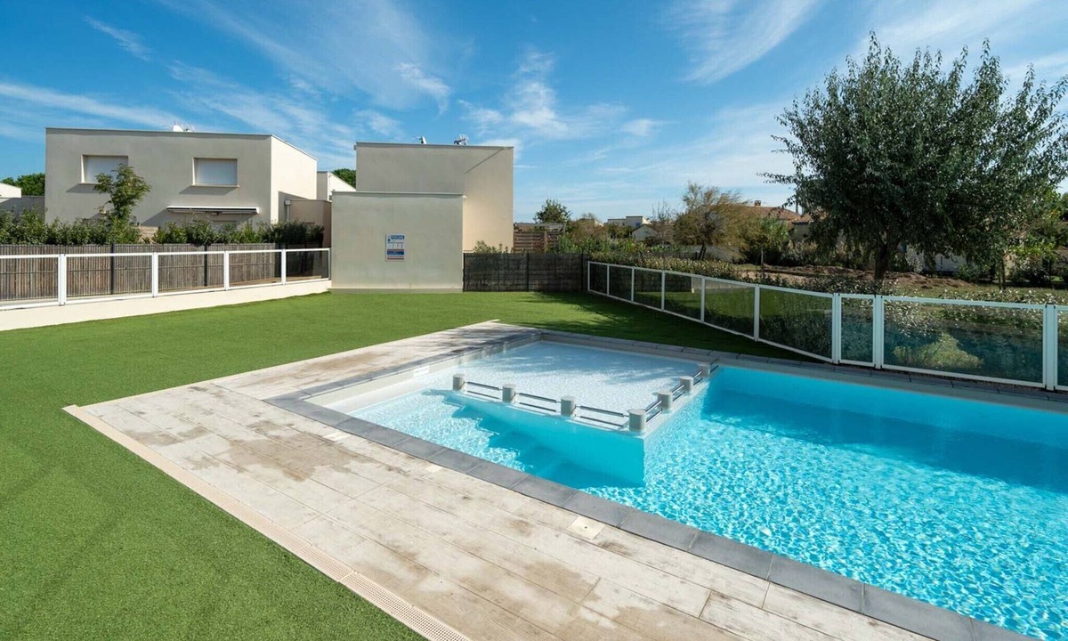 Serignan Villa | Comfortable Villa by the Sea