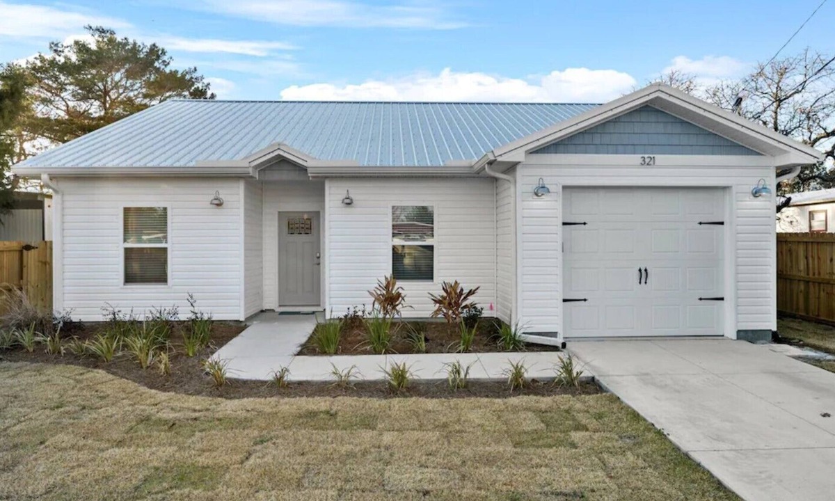 Laguna Beach Estates House | Comforts of home and just a 5 min walk to the beach! Plus private pool