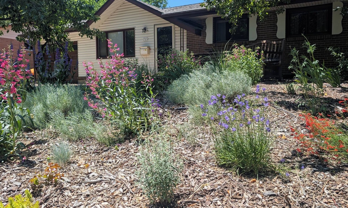 Martin Acres House | Comforts of home. Walk to Table Mesa Shops. Mins to Trails, CU, downtown