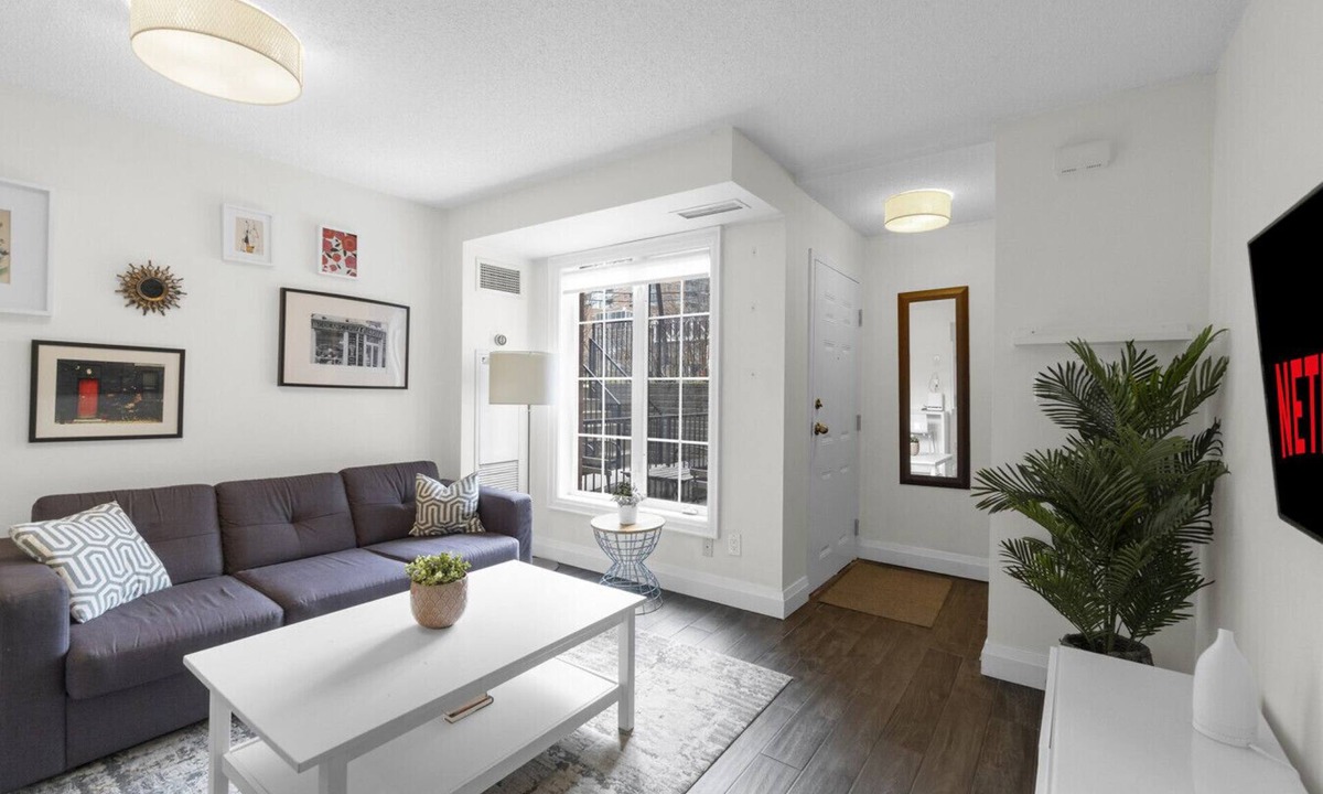 King West Village Hotel | Comfy 1BR - King West - Transit Access - Gym