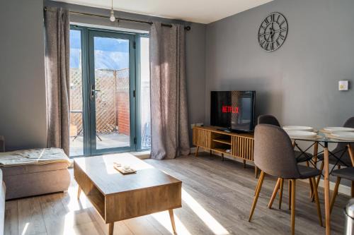 Gascoigne Apartment | Comfy 2 Bedroom Flat in London