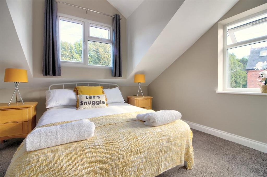 Reading Apartment | Comfy 2BR/2BTH APT in Central Reading w/ Parking