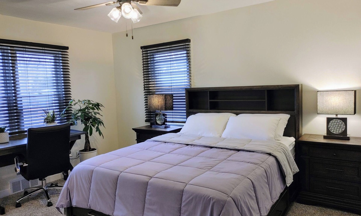 Merriam House | Comfy 3-Bedroom House in Merriam