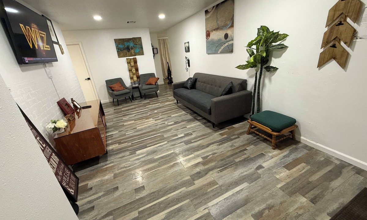 Midwest City House | Comfy 3 Bedroom with smart TV and WiFi near Tinker