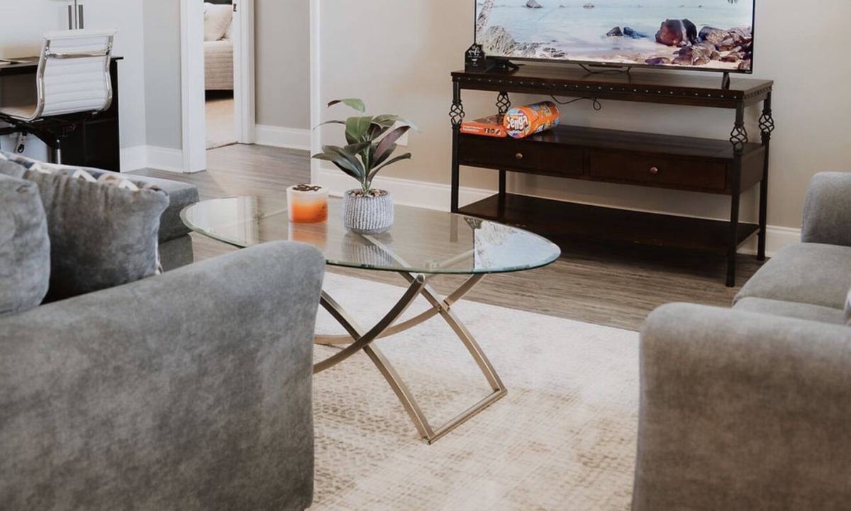 Perry House | Comfy 4 BD/2 BA Mid-Term Housing .Pet-Friendly.