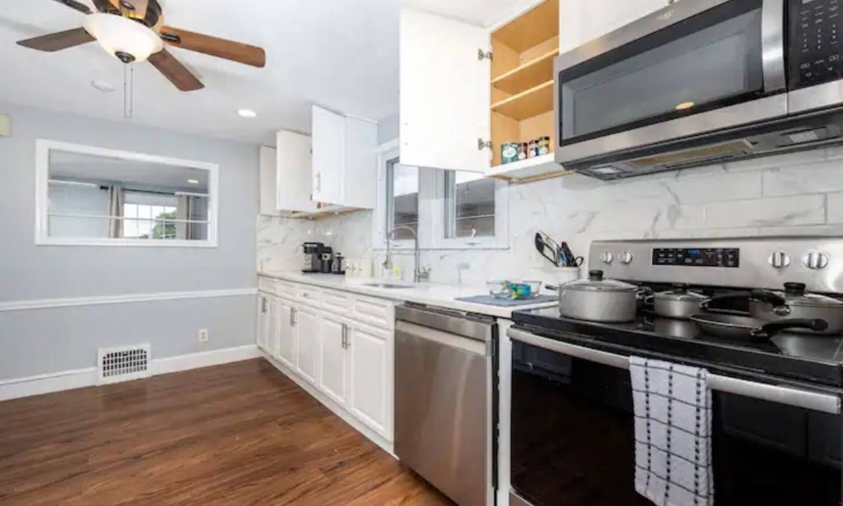 Bristol House | Comfy 4-Bedroom Home with King Bed-Free Parking